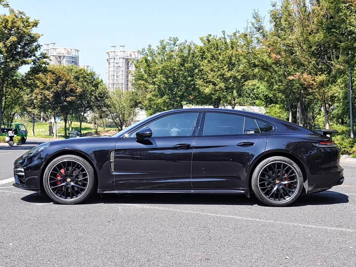 Фото 2 - Porsche Panamera