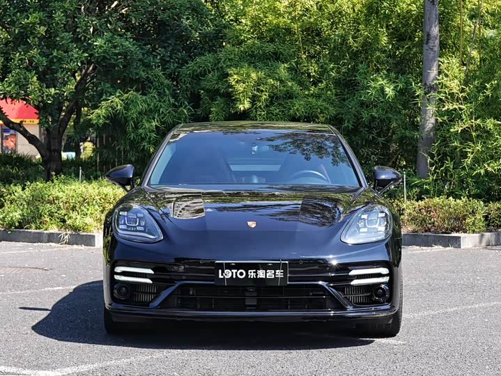 Фото 3 - Porsche Panamera