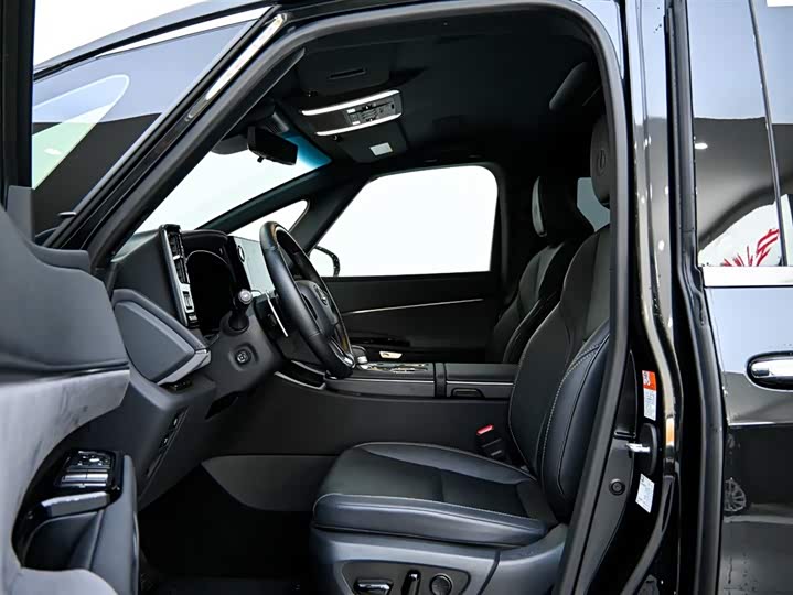 Фото 10 - Lexus LM