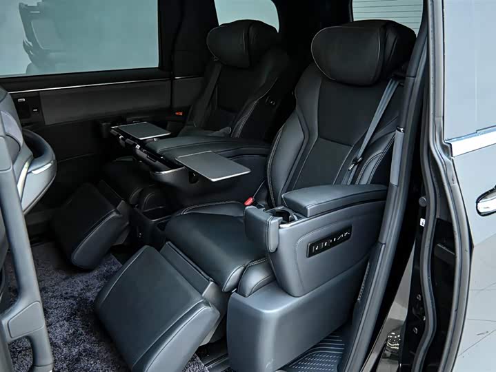 Фото 12 - Lexus LM