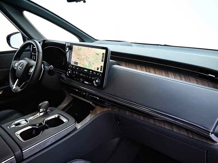 Фото 15 - Lexus LM