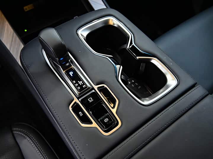 Фото 17 - Lexus LM