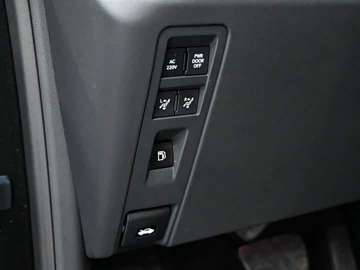 Фото 22 - Lexus LM