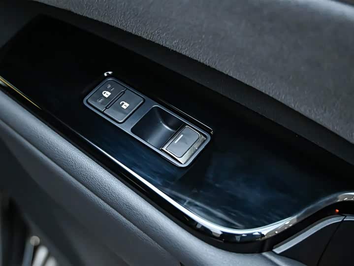 Фото 27 - Lexus LM