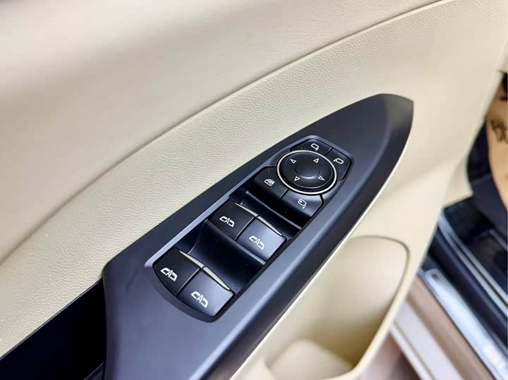 Фото 10 - Buick GL8 ES