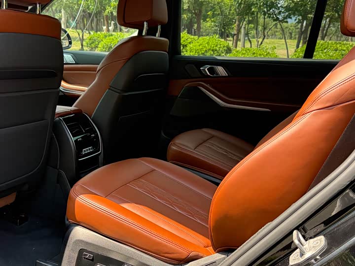 Фото 16 - BMW X7