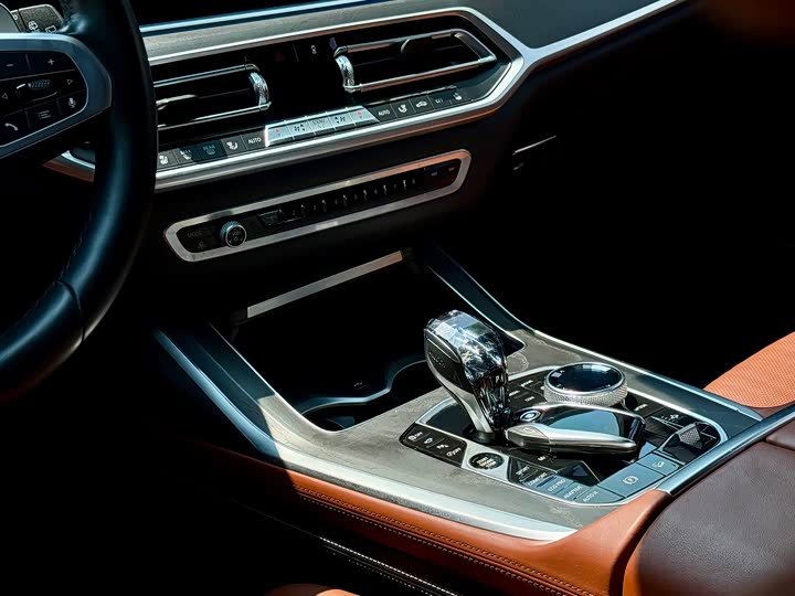 Фото 19 - BMW X7