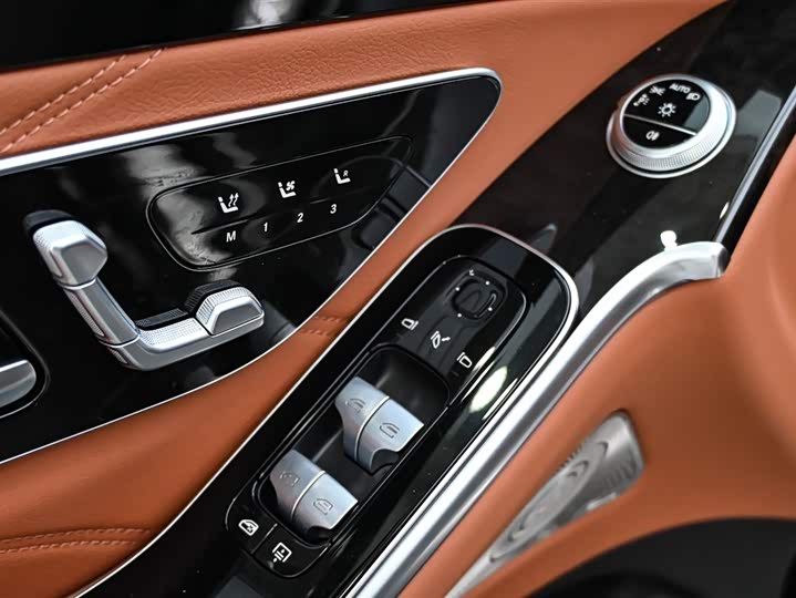 Фото 16 - Mercedes-Benz Maybach S-Class