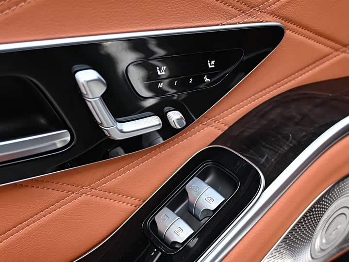 Фото 23 - Mercedes-Benz Maybach S-Class