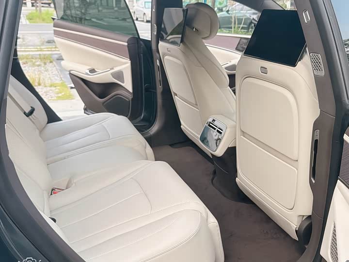 Фото 15 - Denza Z9