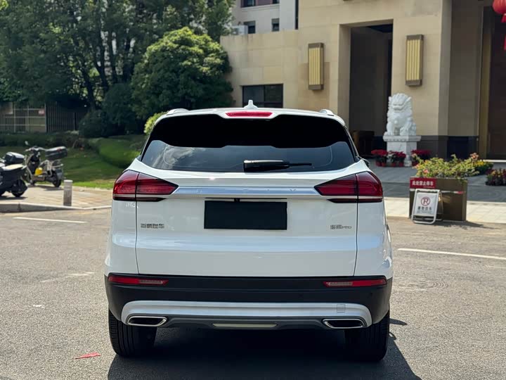 Фото 16 - Geely Atlas