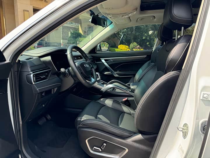 Фото 4 - Geely Atlas