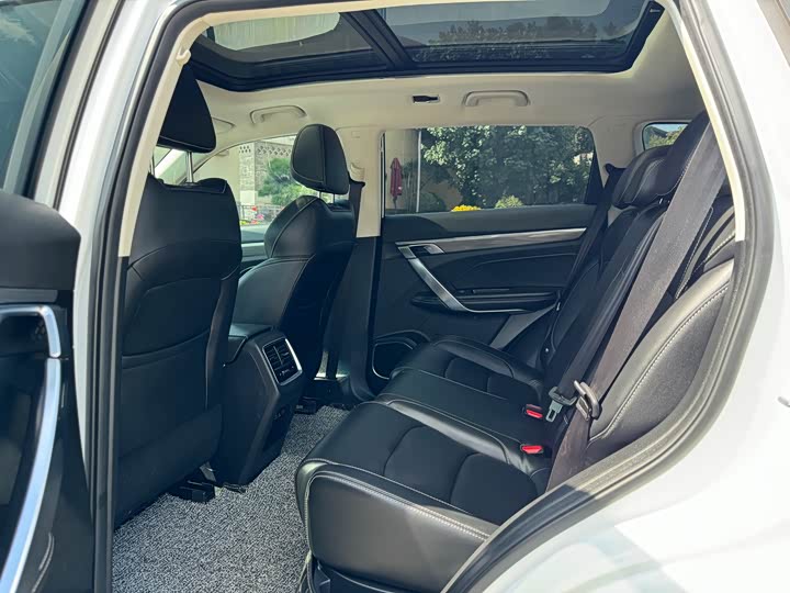 Фото 5 - Geely Atlas