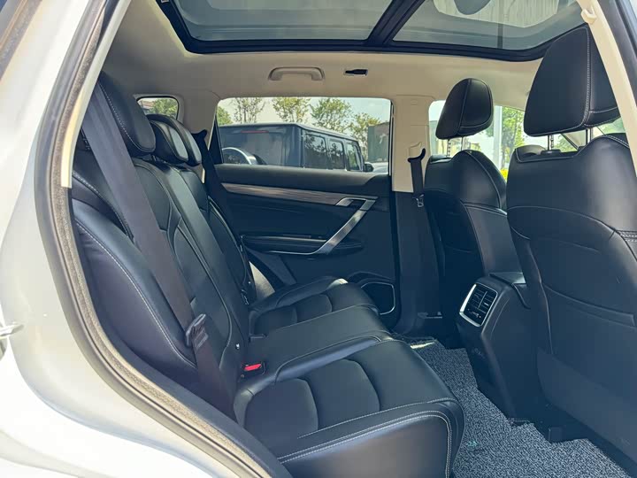 Фото 6 - Geely Atlas