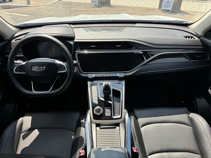 Фото 8 - Geely Atlas