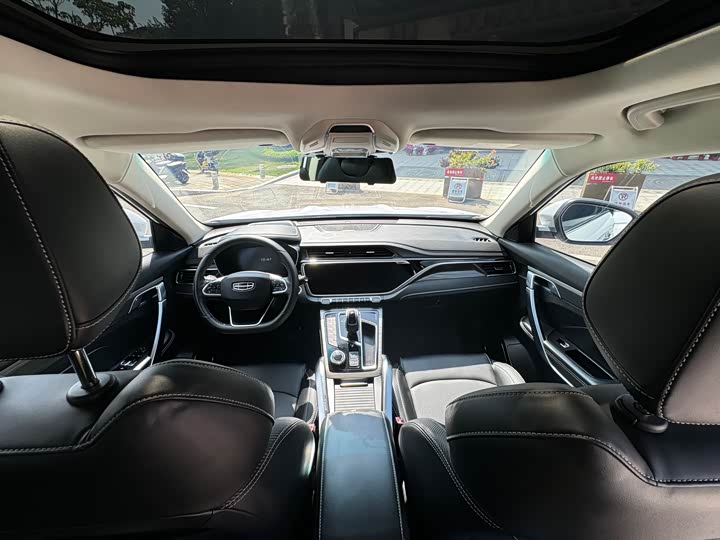 Фото 9 - Geely Atlas