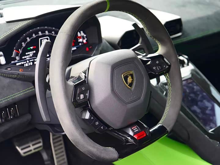 Фото 10 - Lamborghini Huracán