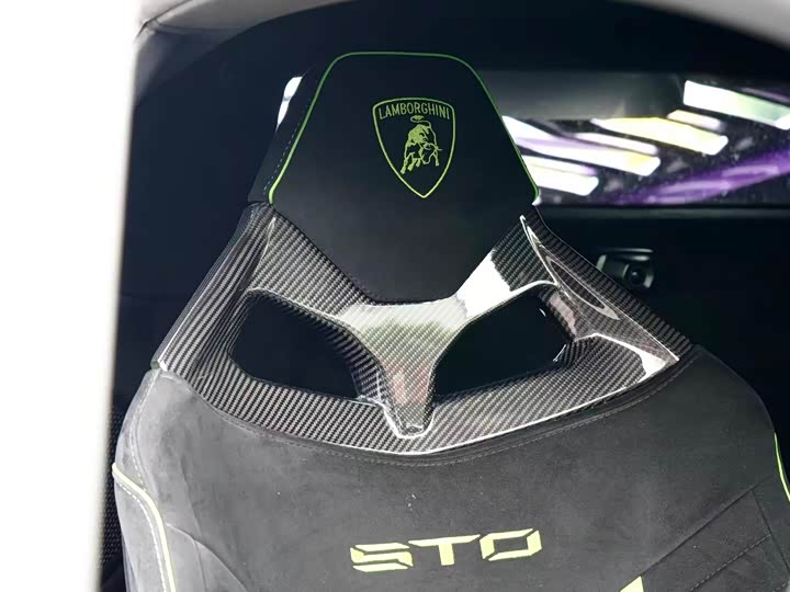 Фото 18 - Lamborghini Huracán