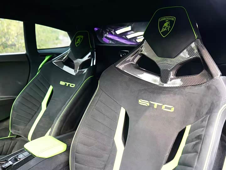 Фото 19 - Lamborghini Huracán