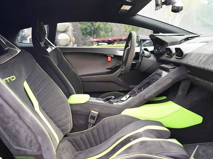 Фото 21 - Lamborghini Huracán