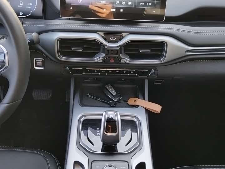 Фото 10 - Geely Okavango