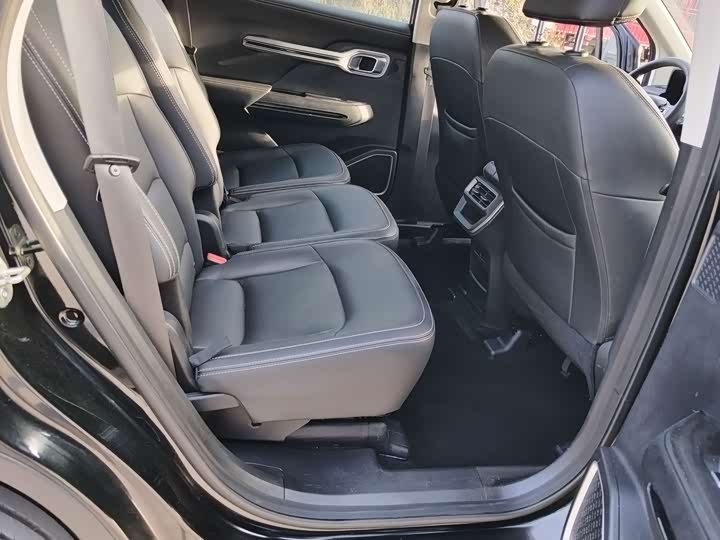 Фото 9 - Geely Okavango