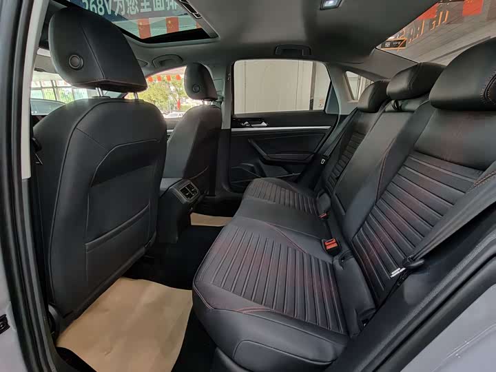 Фото 8 - Volkswagen Lavida