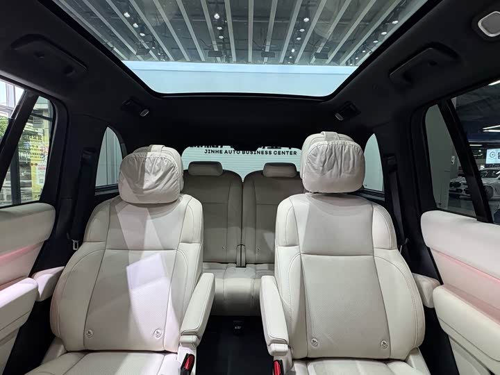 Фото 12 - LiXiang L8