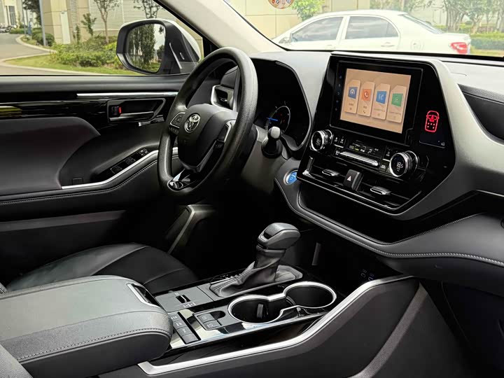 Фото 20 - Toyota Highlander