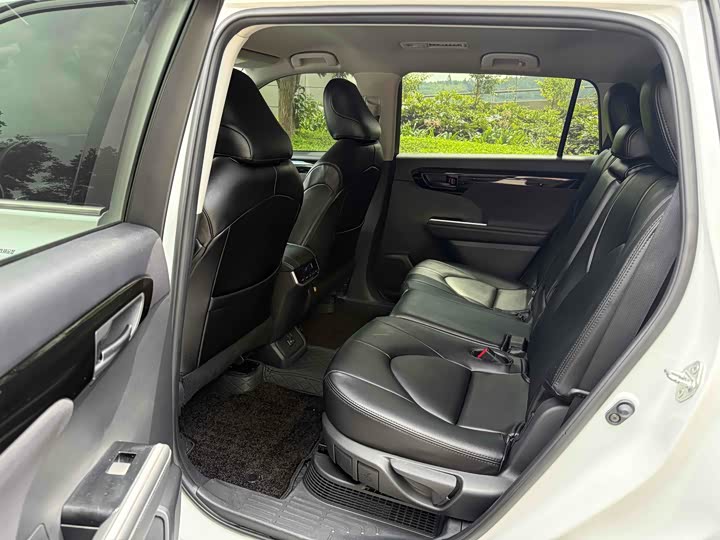 Фото 23 - Toyota Highlander