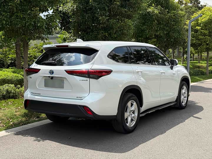 Фото 24 - Toyota Highlander