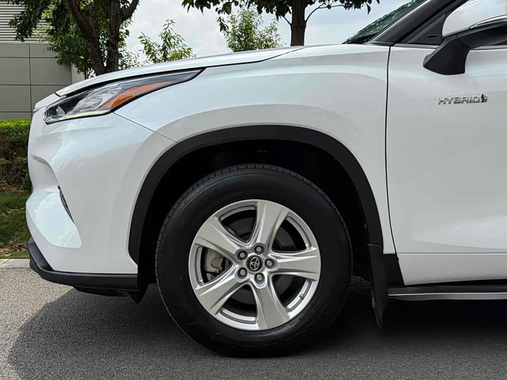 Фото 8 - Toyota Highlander