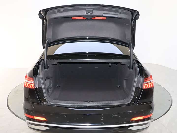 Фото 11 - Audi A6L