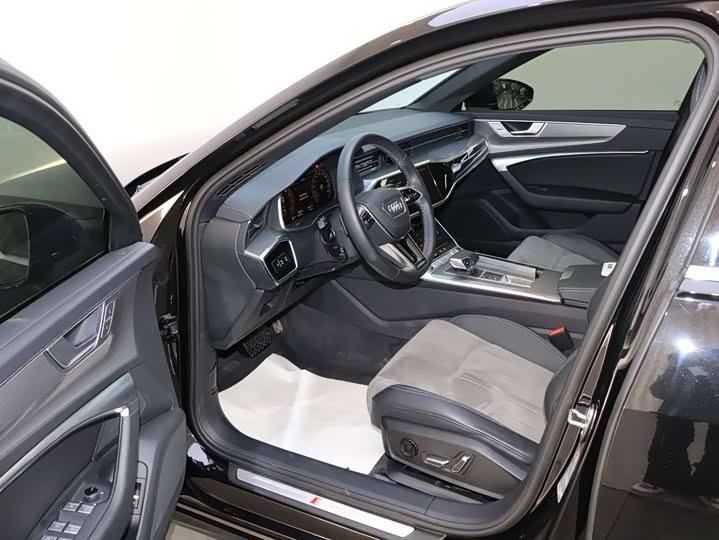 Фото 12 - Audi A6L