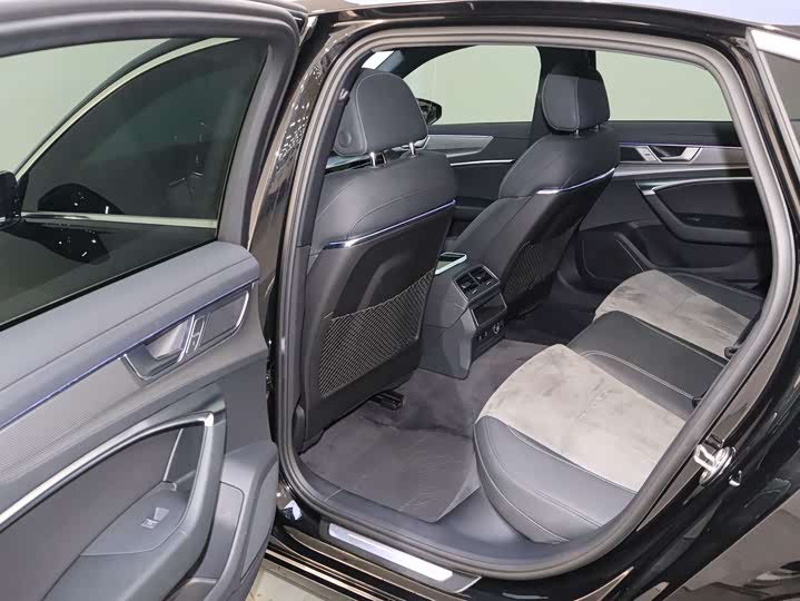 Фото 13 - Audi A6L