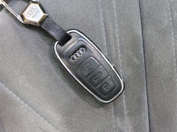 Фото 15 - Audi A6L