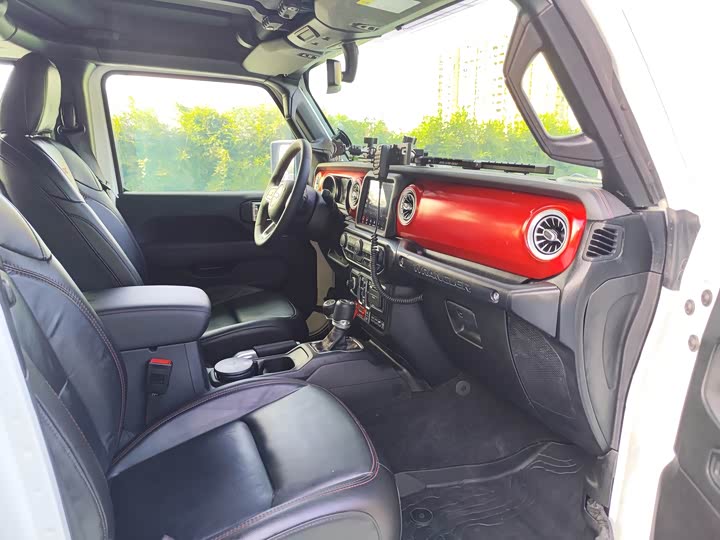 Фото 12 - Jeep Wrangler