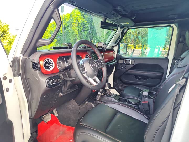 Фото 13 - Jeep Wrangler