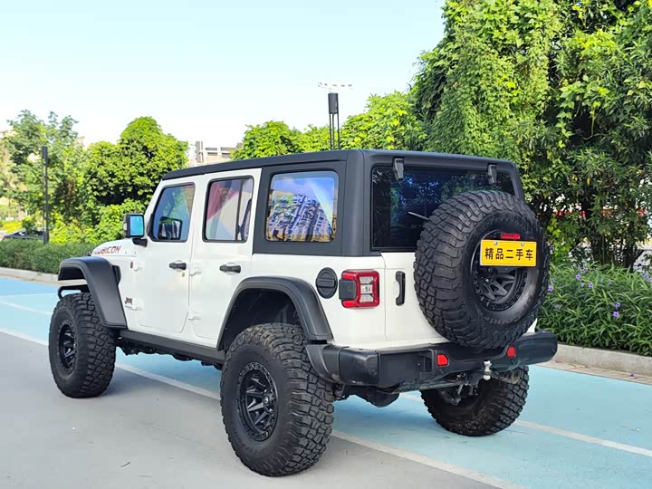 Фото 8 - Jeep Wrangler