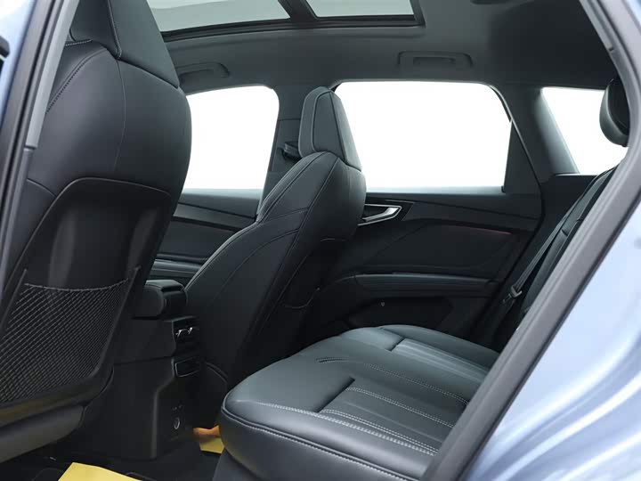 Фото 10 - Audi Q4 e-tron