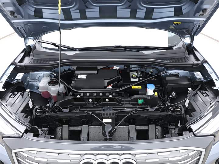 Фото 14 - Audi Q4 e-tron