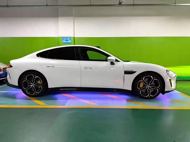 Фото 10 - Xiaomi SU7