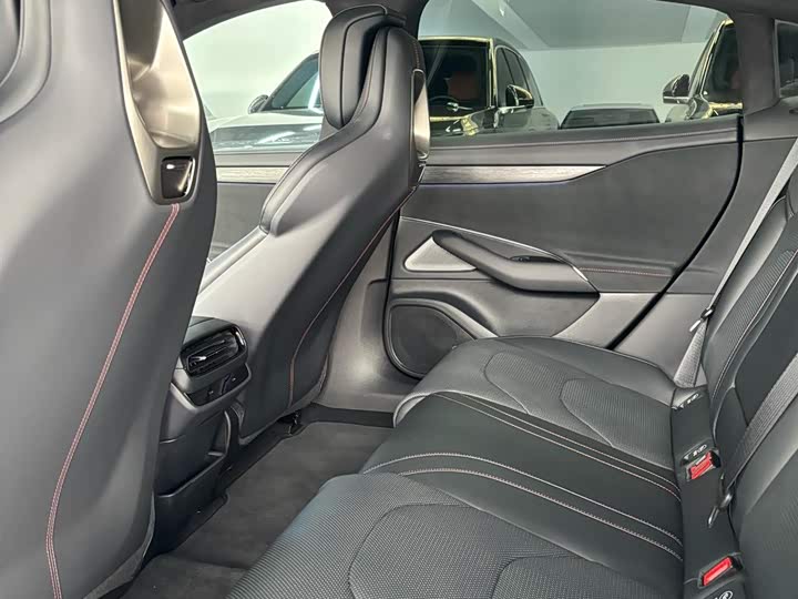 Фото 8 - Xiaomi SU7