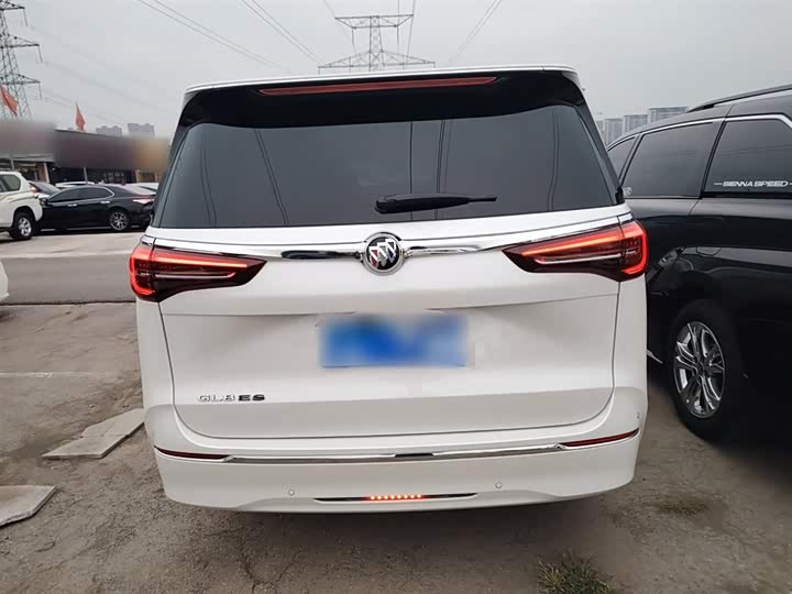 Фото 6 - Buick GL8 ES