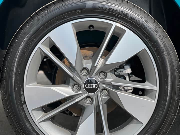 Фото 14 - Audi Q2L