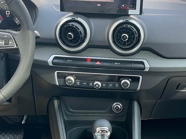 Фото 9 - Audi Q2L