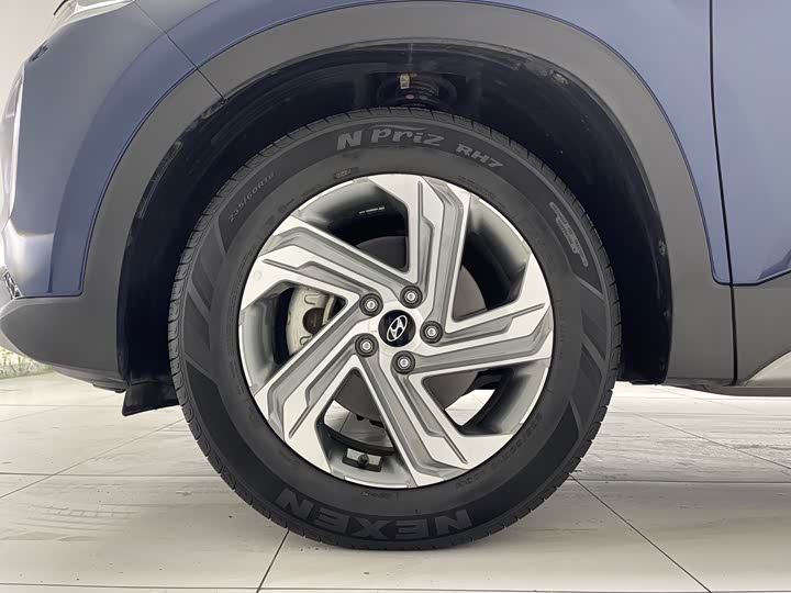 Фото 4 - Hyundai Santa Fe