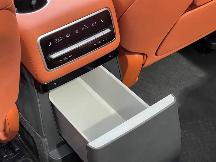 Фото 14 - LiXiang L9