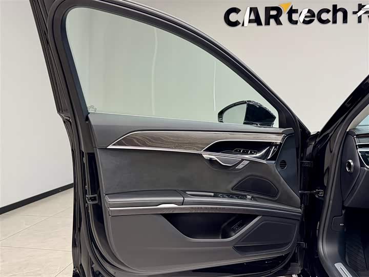 Фото 14 - Audi A8