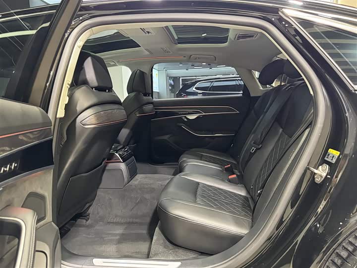 Фото 16 - Audi A8